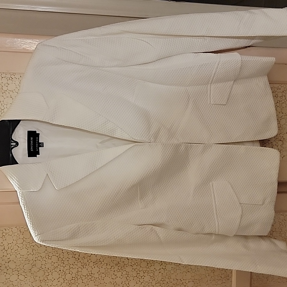 Jones Wear White Blazer